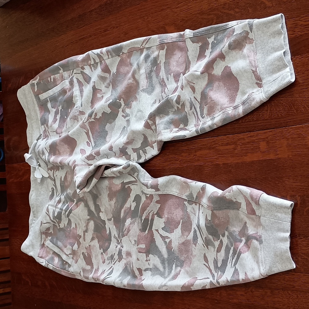 Calvin Klein Size XL Floral Performance Joggers (b400)